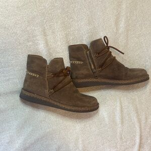 BORN Brown Suede Ankle Boots with Laces 7.5 ,33 1/2 BR0027617